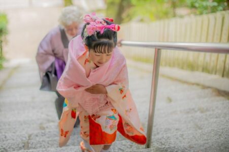 七五三祖母と女の子